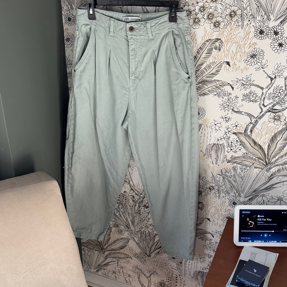 Zara Women’s Balloon Mint Chinos